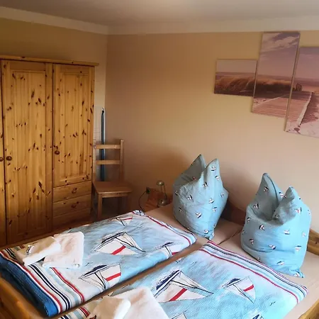 Zur Schwedenschanze 1 *